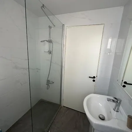 1 Bedroom Flat 200m From