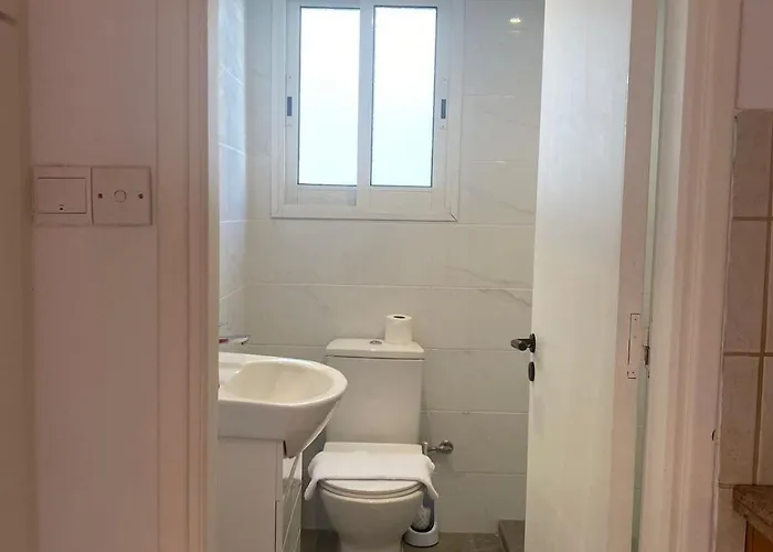 Appartamento 1 Bedroom Flat 200m From *