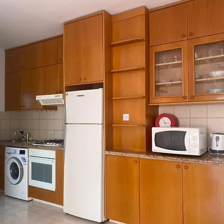 1 Bedroom Flat 200m From 레메소스