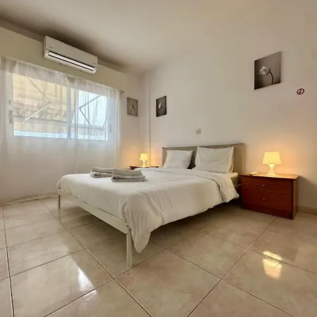 아파트 1 Bedroom Flat 200m From 레메소스